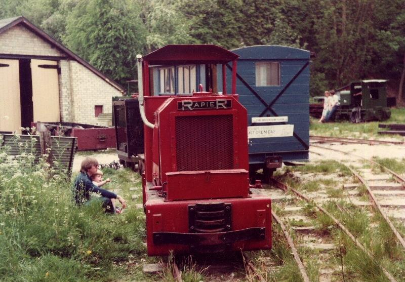 ransomes&rapier-80--36-brockham-070282.jpg - The Ransomes & Rapier diesel looks very much the same as it does now, although it has received some minor mechanical attention and a couple of repaints. This loco appeared in one of the Tom Baker episodes of Dr Who (don't ask me which one though ......).