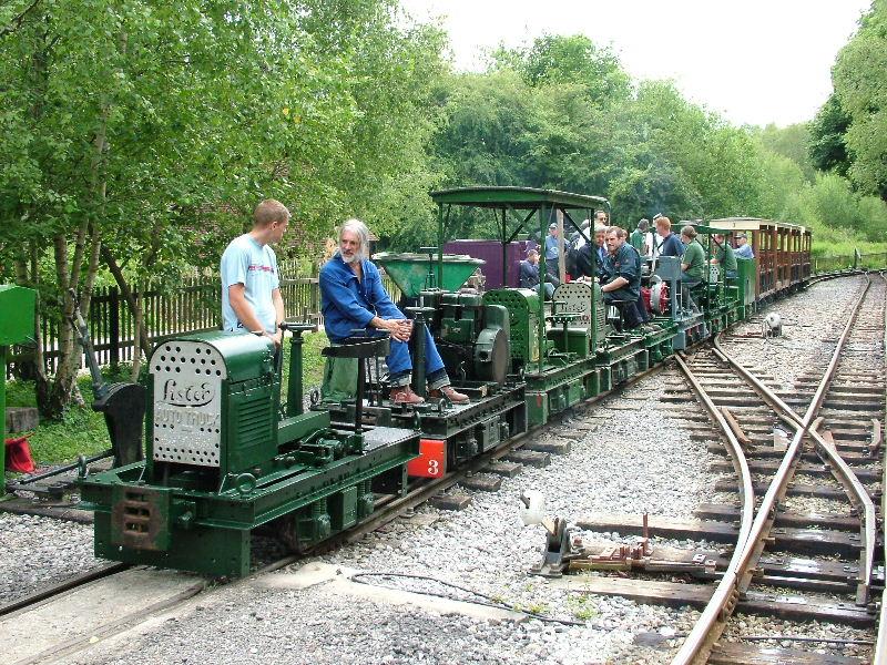 9-listers-86.jpg - And then there were 9. The addition of L33937, nearest the camera, broke the previous day's record of 8. Where were those Guiness Book of Records chaps when you need them?