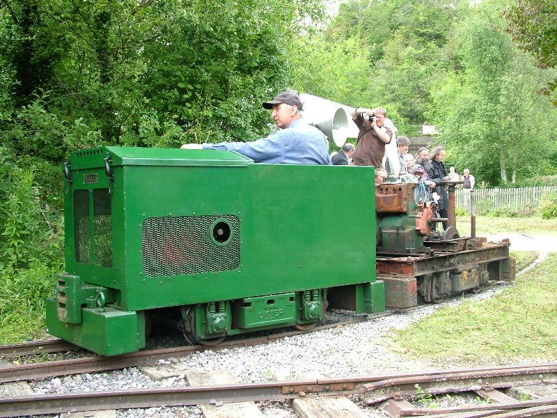 lb56371-84.jpg - Next to come around was Brian Faulkner in his smart Lister Blackstone LB56371.