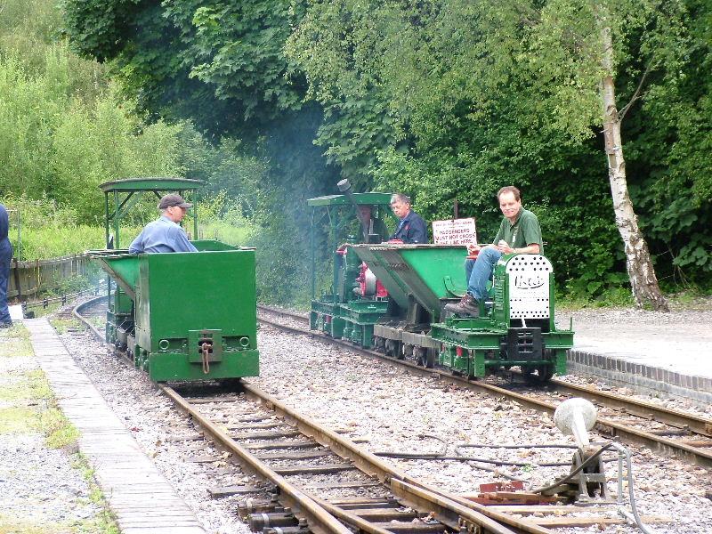listers-brockham15.jpg - More LIsters. Graham Feldwick pilots 3916 into Brockham while Brian Faulkner's Blackstone, LB56371 is the rear loco on the other set.