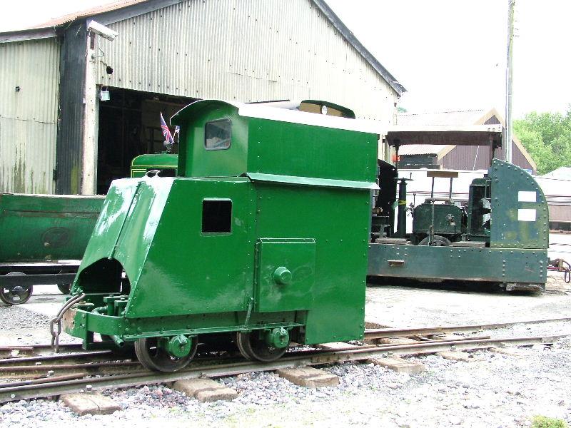 thakeham-tiles5-71.jpg - Well Peter obviously got yesterday's problem sorted out. Thakeham 5 takes its place in the cavalcade.