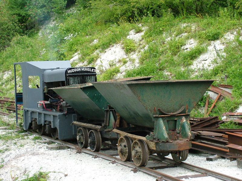 thakeham4-he3653-64.jpg - A clearer view of the two skips. The bodies are of thick sheet metal welded for strength - it's the chassis that are a bit tired.
