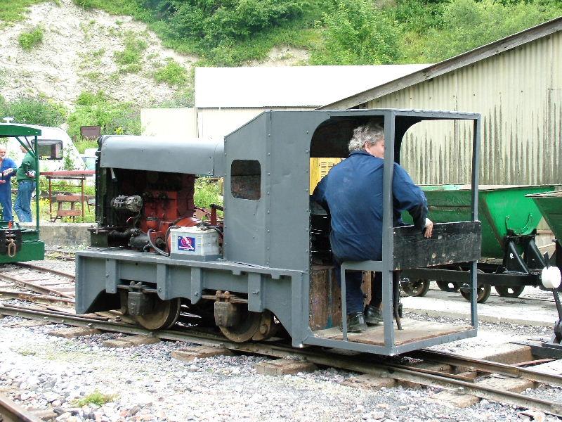 thakeham4-he3653-69.jpg - The cavalcade happened as predicted. Thakeham 4 takes part in its first for a long time. The cab arrangement is clear here.