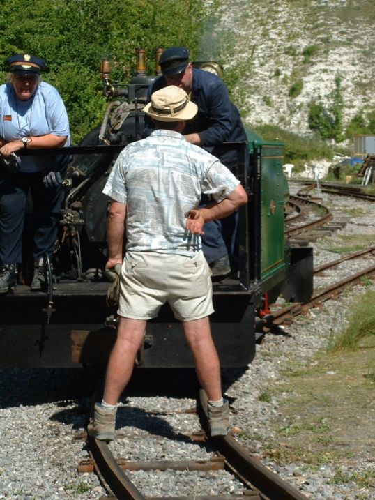 2 foot gauge volunteer