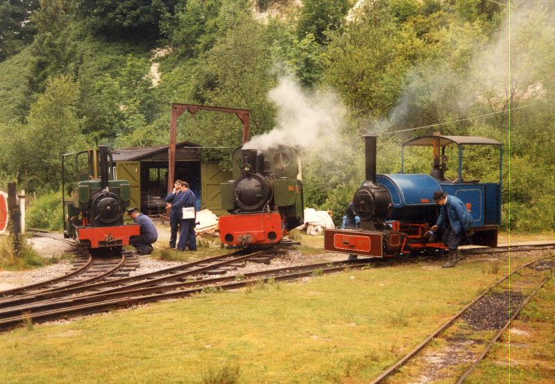 gala1988-2.jpg - Peter Pan, Barbouilleuar and Wendy posed around the triangle and tunnel area for photographers.