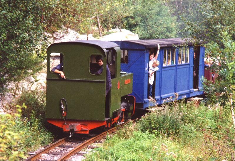 barbouilleur04.jpg - Again the train is well loaded. The cab back was removed shortly after this during what proved to be a very hot summer.