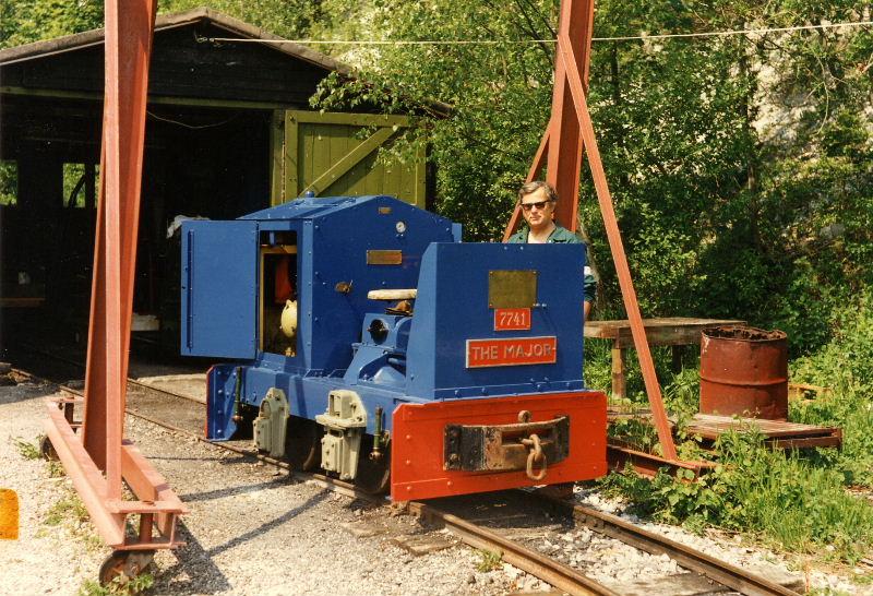 major-repaint01.jpg - "The Major" in its new coat of blue paint - just the axle boxes to do. "All me own work, guv".