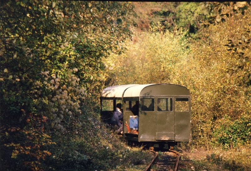 wixkhams01.jpg - The Wickham set rarely runs as a pair - in fact it has only been fairly recently that we have managed to get the engine to run properly.