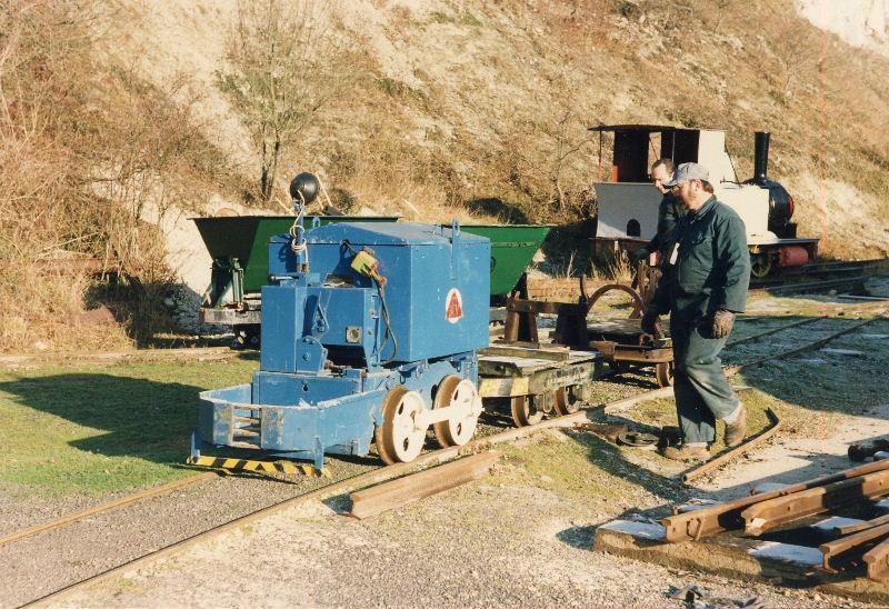 blue-bev01.jpg - Soon the season was at an end and we had our Museum to ourselves again. A works train, with the blue BEV is prepared.