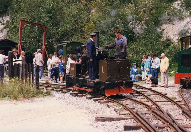 challenor-gala01.jpg - Our visiting loco was the de Winton vertical boilered loco "Chaloner" from the Leighton Buzzard Narrow Gauge Railway. Here she sets off onto the main line.