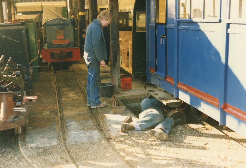 fauld-repair02.jpg - Richard and Nigel have the coach over the traverser pit to fit some new brake blocks.