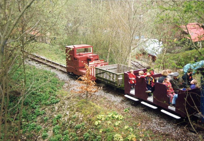 ibstock11001-2.jpg - MR11001 in the Ibstock period. Ibstock Brick paid for the overhaul of the loco and so it carried their corporate livery for a number of years Well it makes a change from green.