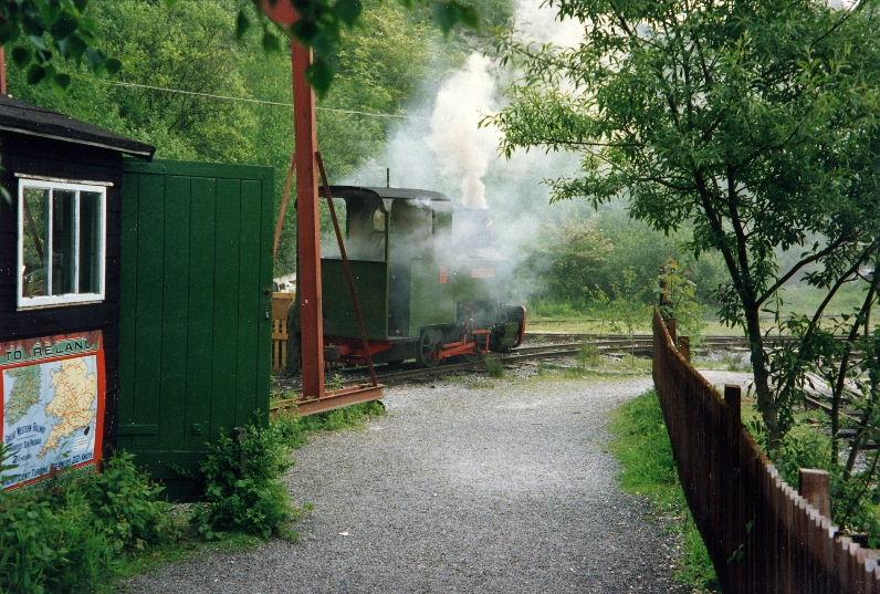 pb-shed-02.jpg - Another view of the PB Shed - with Barbouilleur getting up steam.