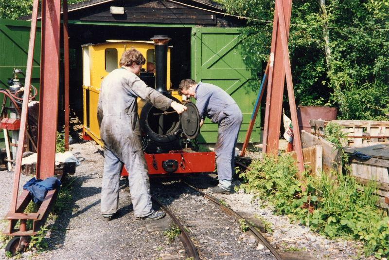 polar-bear-new-03.jpg - John and Duncan preparing PB.