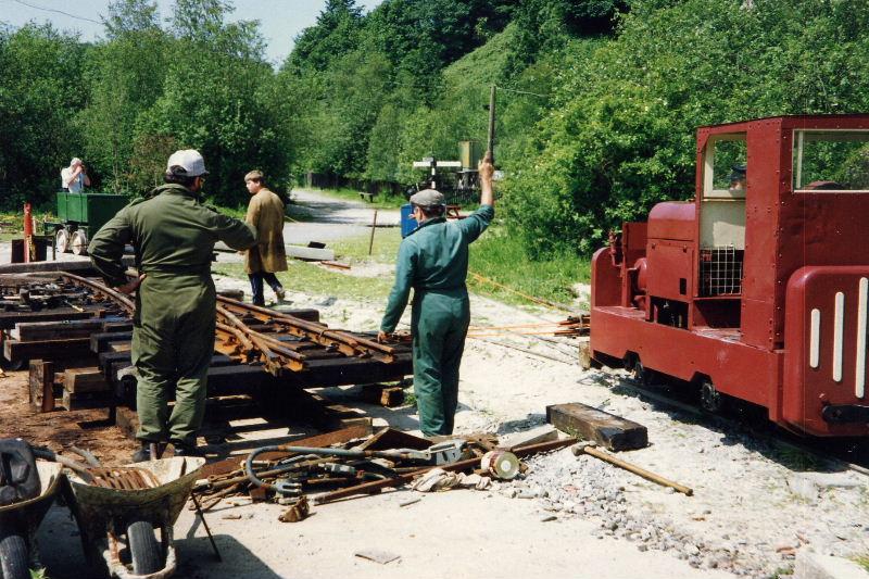 woodyard-point03.jpg - Graham Boutell directs operations.