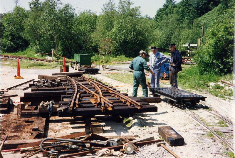 woodyard-point06.jpg - Brickflats are put into position.